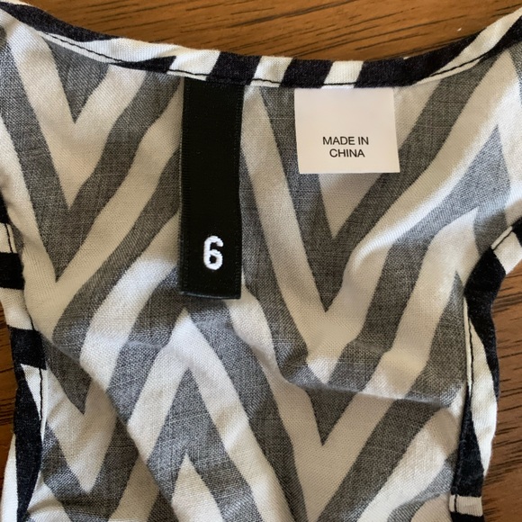 H&M Racerback High/low Geometric Tank - Picture 6 of 8